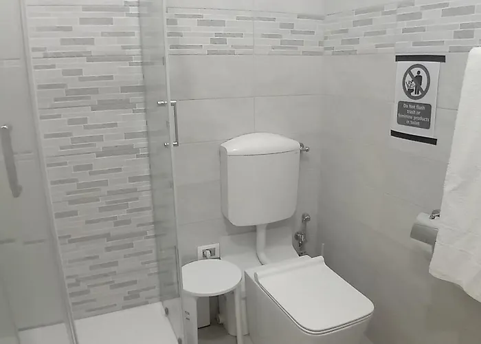 Pensión Titi 3*